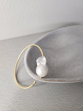 Load image into Gallery viewer, Single Pearl Bangle in 18ct Gold
