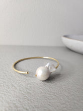 Load image into Gallery viewer, Single Pearl Bangle in 18ct Gold
